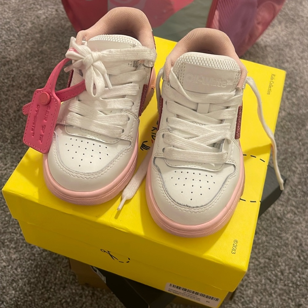 Toddler Girl Off White Sneakers Size 24 (8 US )